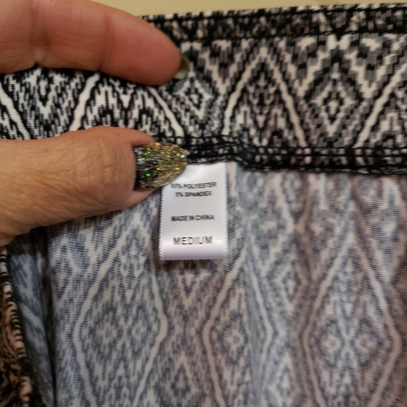 Black and Cream Muk Luks Maxi Skirt- Size Medium, - Picture 3 of 4